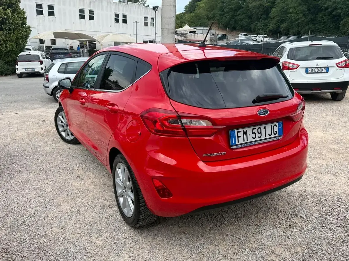 Usata Ford Fiesta 85 CV (62 kW) 2018 Rosso Utilitaria