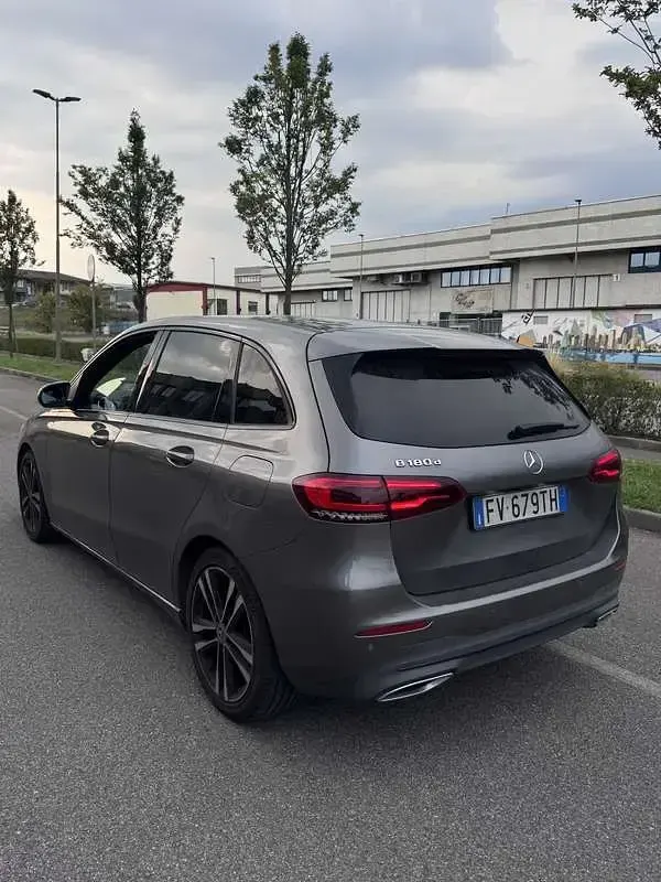 Usata Mercedes B180 Executive 116 CV (85 kW) 2019 Grigio Utilitaria