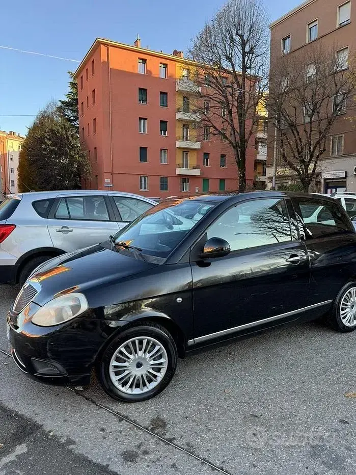 Usata Lancia Ypsilon 69 CV (50 kW) 2011 Nero Utilitaria