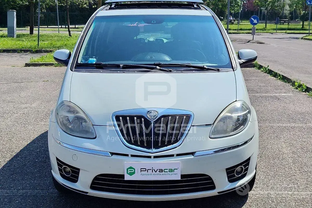 Usata Lancia Musa 77 CV (56 kW) 2010 Bianco Monovolume