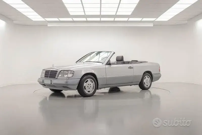 Usata Mercedes E200 136 CV (100 kW) 1995 Cabrio