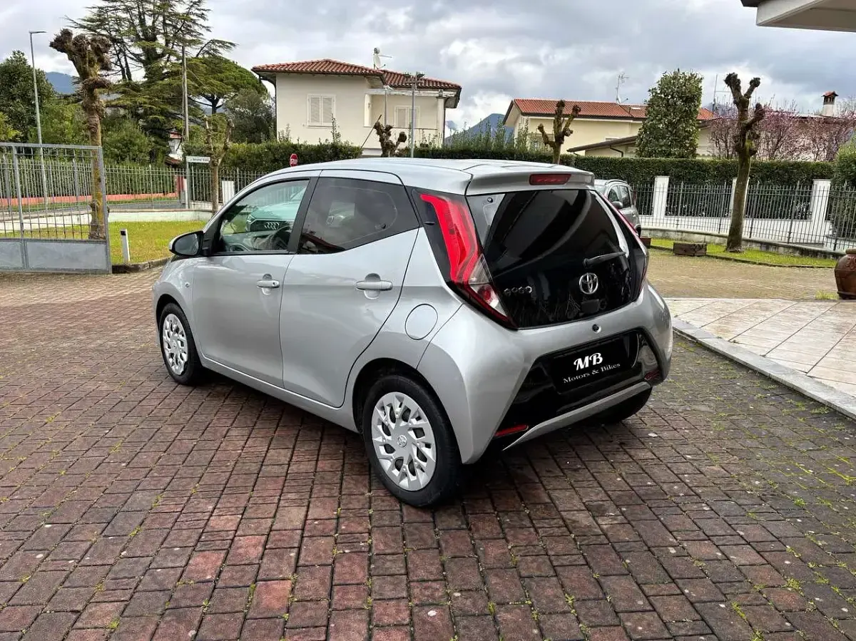 Gebraucht Toyota Aygo Business Edition 72 PS (52 kW) 2020 Grau Kleinwagen