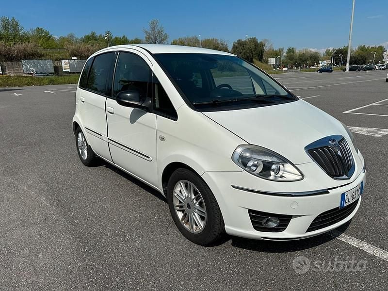 Usata Lancia Musa 95 CV (69 kW) 2012 Bianco Monovolume