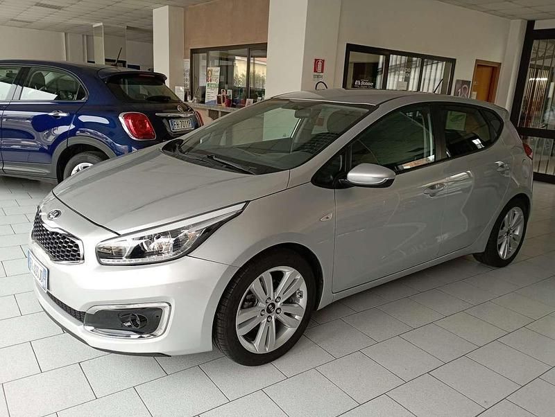 Usata Kia Ceed Active 110 CV (80 kW) 2017 Argento Utilitaria