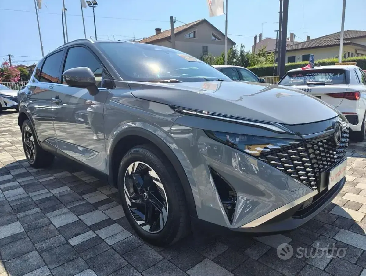 Usata Nissan Qashqai N-Connecta 140 CV (102 kW) 2025 Grigio SUV