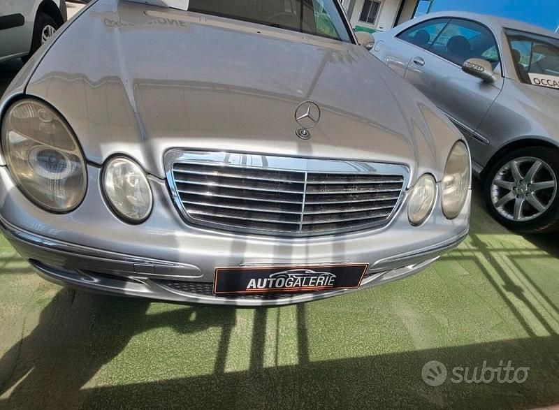 Usata Mercedes E270 176 CV (129 kW) 2003 Grigio Berlina