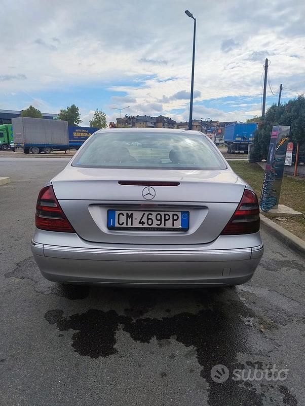 Usata Mercedes E220 2004 Grigio Berlina