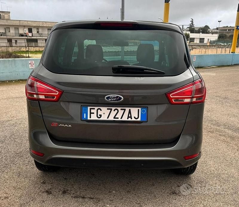 Usata Ford B-MAX Titanium 90 CV (66 kW) 2016 Grigio Monovolume