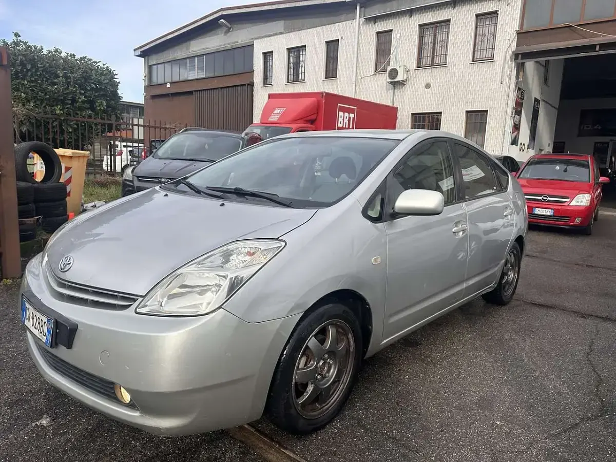 Usata Toyota Prius 77 CV (56 kW) 2004 Grigio Utilitaria
