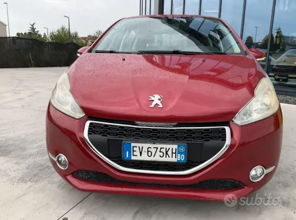 Usata Peugeot 208 Allure 92 CV (67 kW) 2014 Rosso Utilitaria