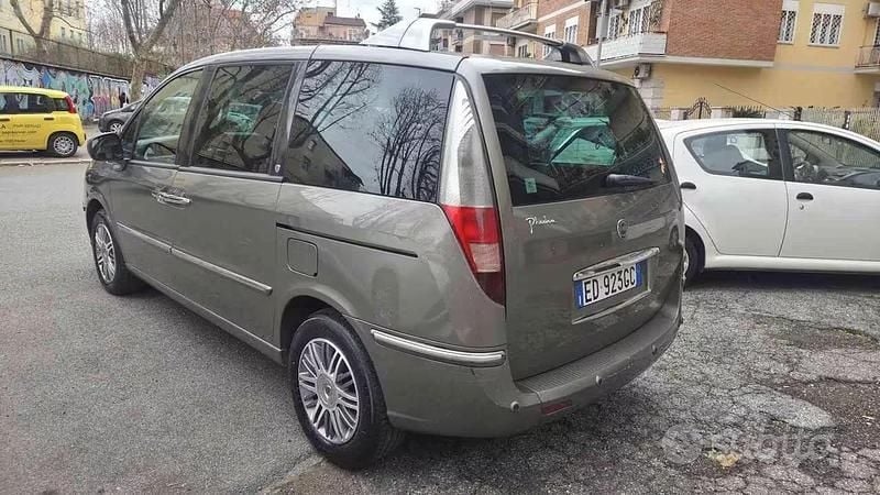 Käytetty Lancia Phedra 136 HP (100 kW) 2010 Harmaa Tila-auto