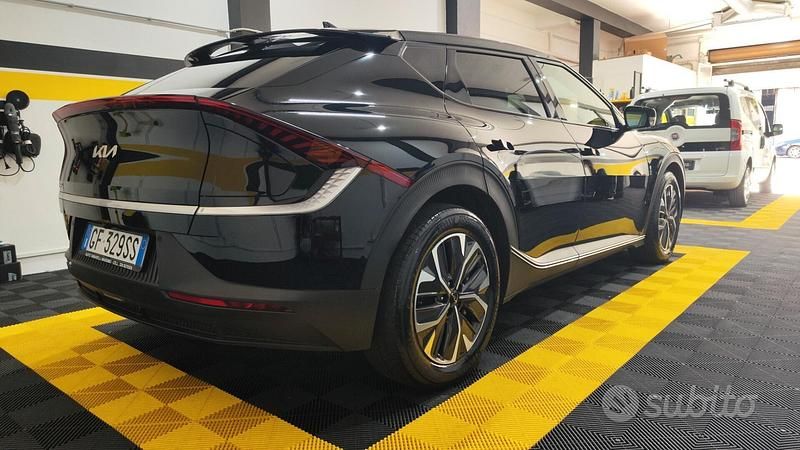 Usata Kia EV6 Air 239 kW (325 CV) 2021 Nero SUV