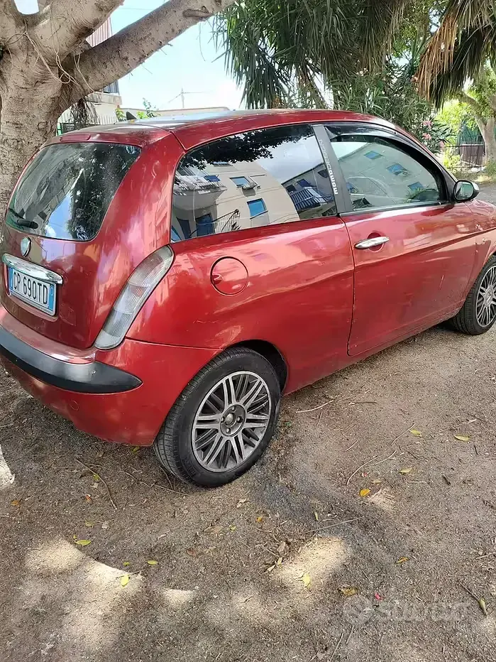 Usata Lancia Ypsilon 60 CV (44 kW) 2004 Rosso Utilitaria