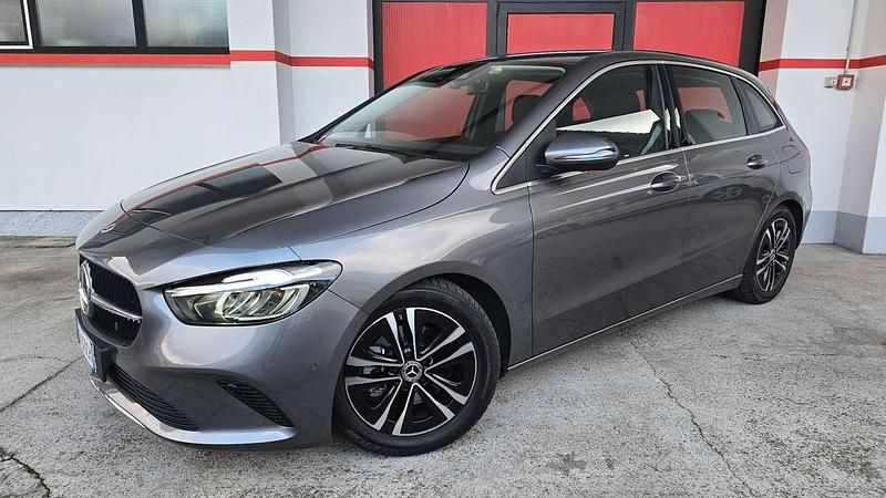Grigio Usata 2023 Mercedes B180 Premium Monovolume | 27.900 € (Buon prezzo) - Immagine 1/4