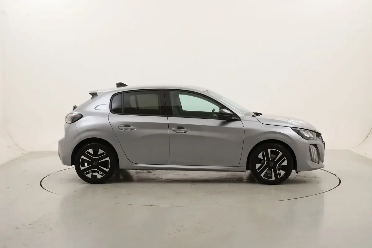 Usata Peugeot 208 Allure 101 CV (74 kW) 2025 Utilitaria
