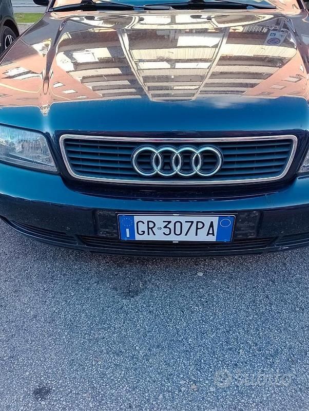 Blu/azzurro Usata 1997 Audi A4 Tre volumi | 1700 € - Immagine 1/4