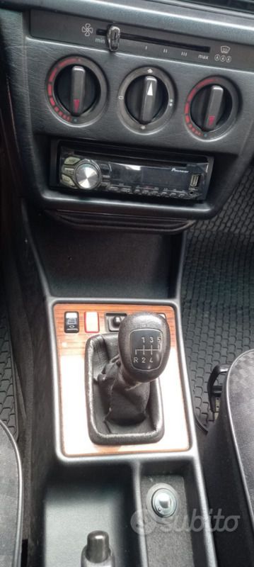 Usata Mercedes 190 105 CV (77 kW) 1993 Grigio Berlina