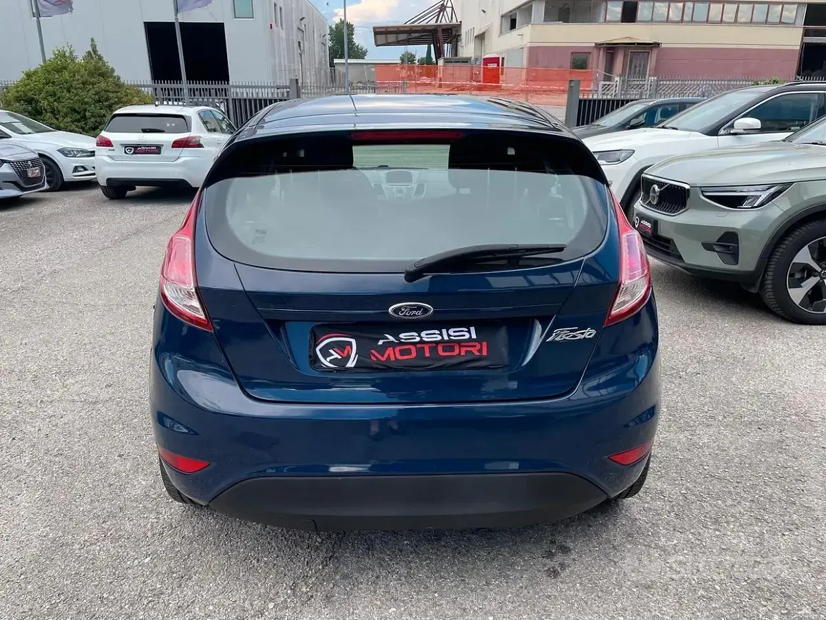 Usata Ford Fiesta Titanium 60 CV (44 kW) 2014 Bluazzurro Utilitaria