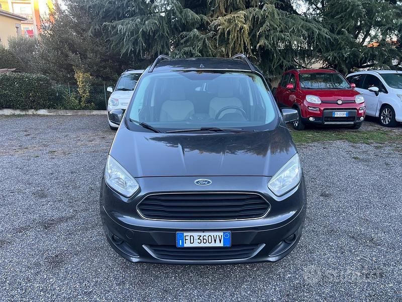 Usata Ford Tourneo Courier Titanium 95 CV (69 kW) 2016 Grigio Monovolume