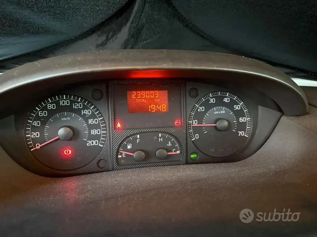 Usata Fiat Idea 69 CV (50 kW) 2005 Bluazzurro Monovolume