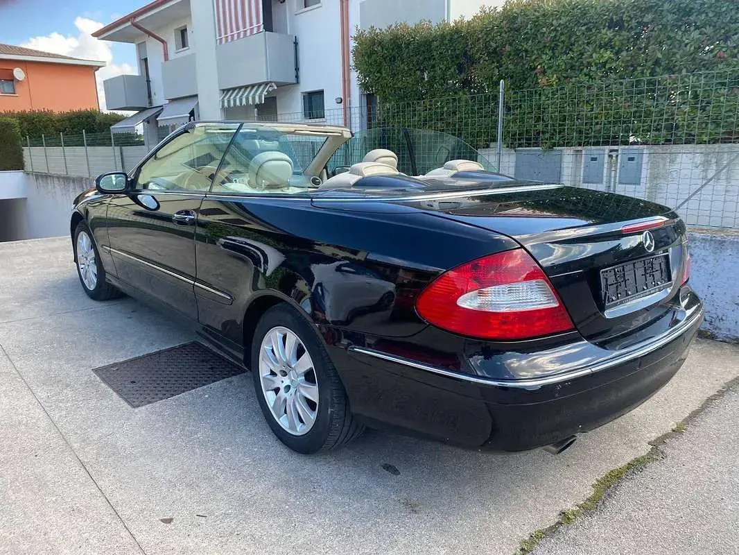 Begagnad Mercedes CLK200 Elegance 163 HK (119 kW) 2006 Svart Cab