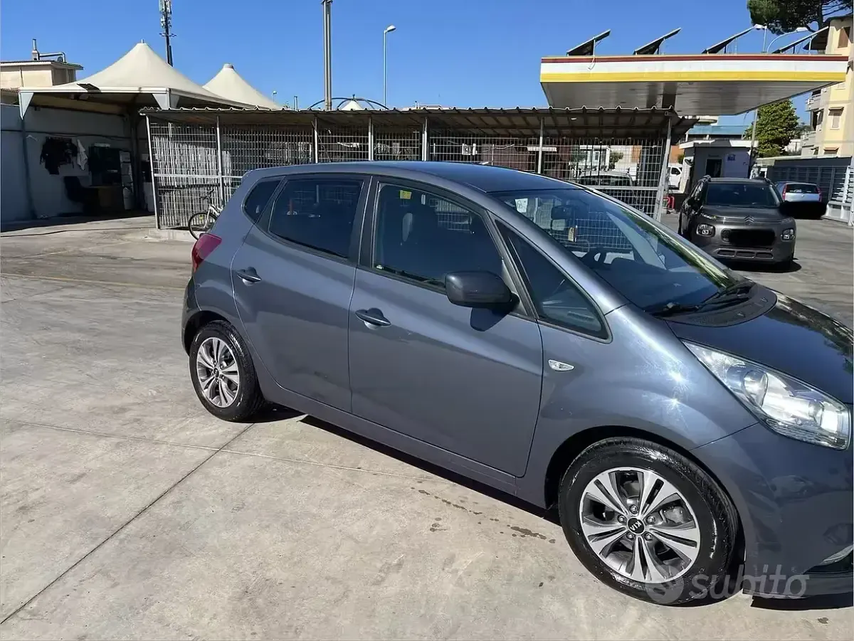 Usata Kia Venga 90 CV (66 kW) 2017 Grigio Utilitaria