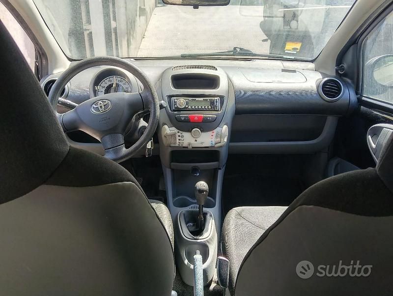 Usata Toyota Aygo 68 CV (50 kW) 2009 Nero Utilitaria