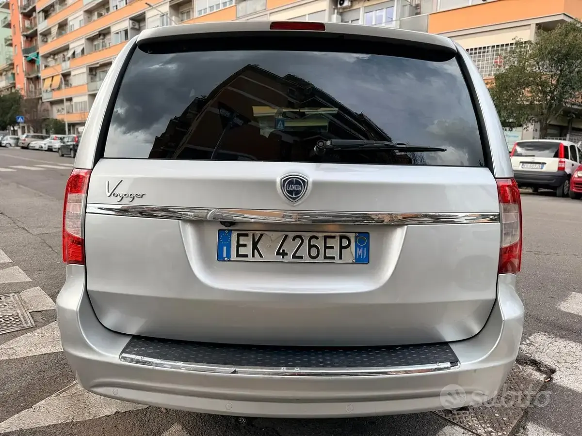 Usata Lancia Voyager 163 CV (119 kW) 2012 Grigio Monovolume