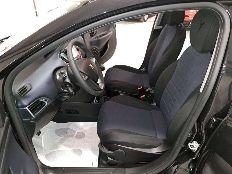 Usata Lancia Ypsilon 69 CV (50 kW) 2024 Nero Utilitaria