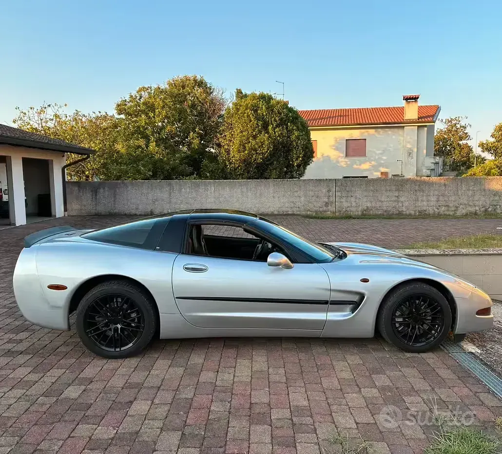 Usata Corvette C5 344 CV (253 kW) 2001 Grigio Cabrio