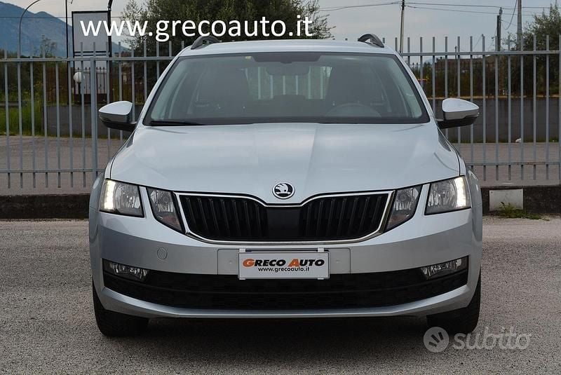 Usata Skoda Octavia Executive 116 CV (85 kW) 2020 Grigio Station wagon