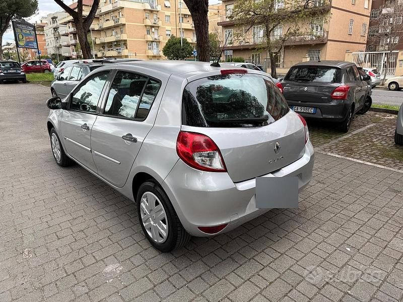 Usata Renault Clio II 70 CV (51 kW) 2009 Grigio Berlina