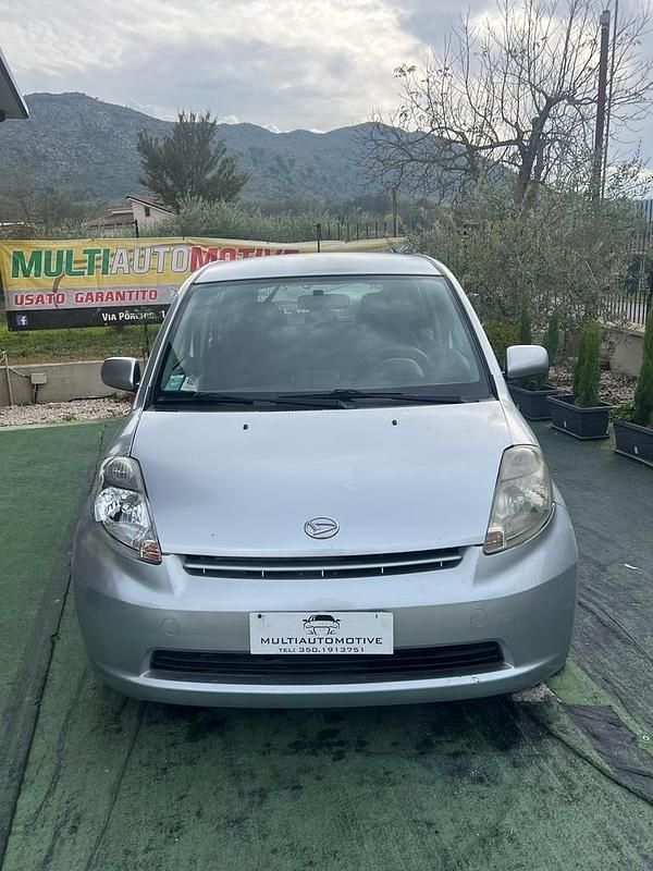 Usata Daihatsu Sirion 69 CV (50 kW) 2008 Grigio Utilitaria