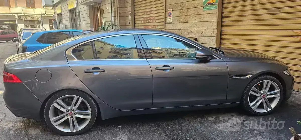 Usata Jaguar XE 180 CV (132 kW) 2015 Bluazzurro Berlina