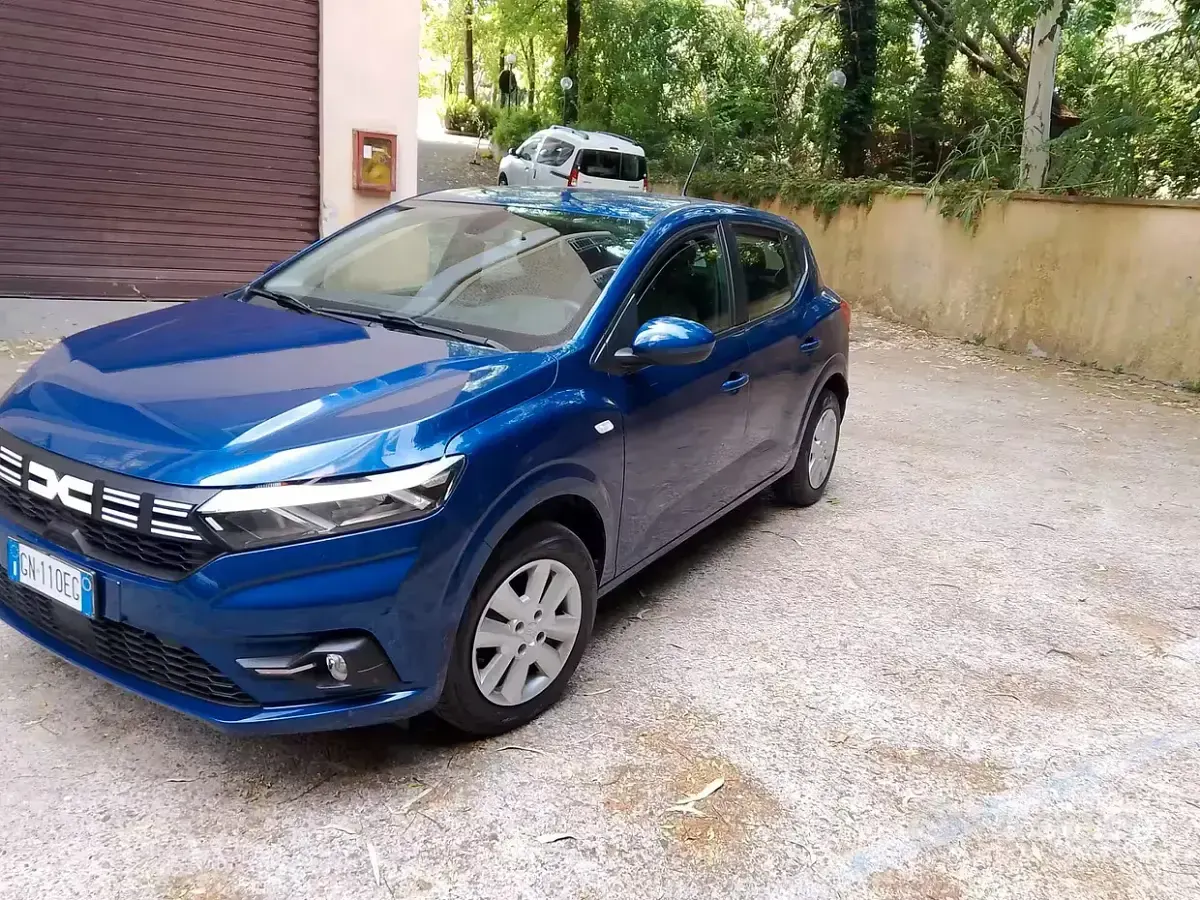 Usata Dacia Sandero Essentiel 91 CV (66 kW) 2023 Bluazzurro Berlina