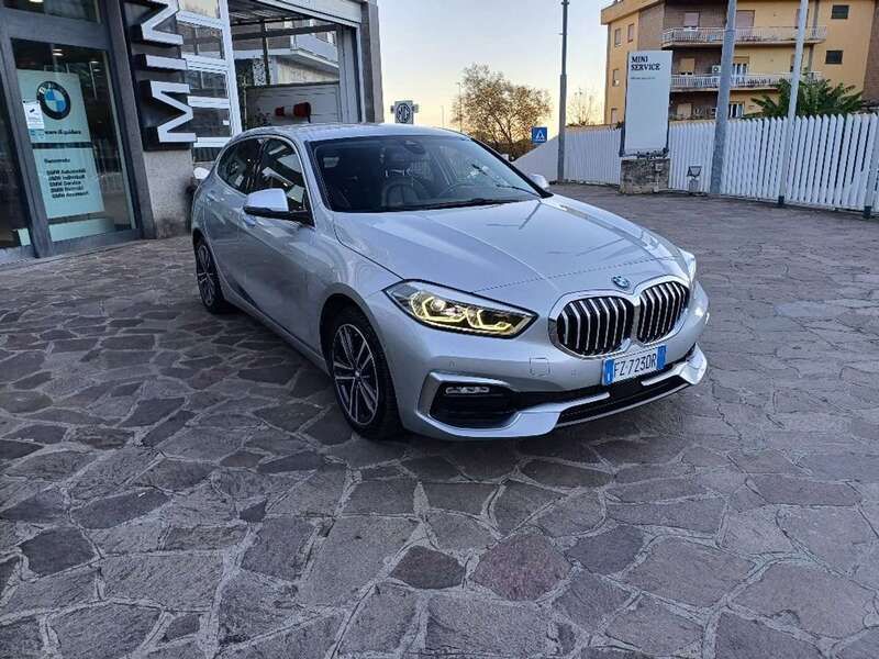 Usata BMW 120 Luxury Line 190 CV (139 kW) 2019 Argento Utilitaria