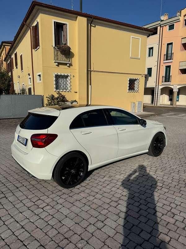 Usata Mercedes A180 Premium 116 CV (85 kW) 2018 Berlina