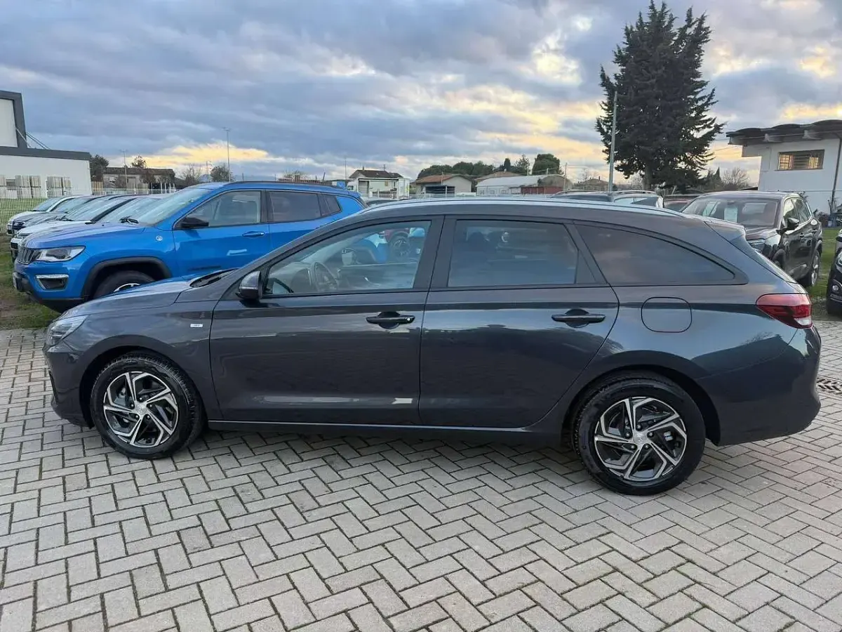 Usata Hyundai i30 Prime 120 CV (88 kW) 2023 Grigio Station wagon