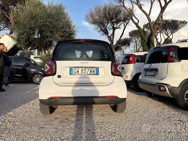 Usata Smart ForTwo Coupé 41 kW (56 CV) 2024 Bianco Utilitaria