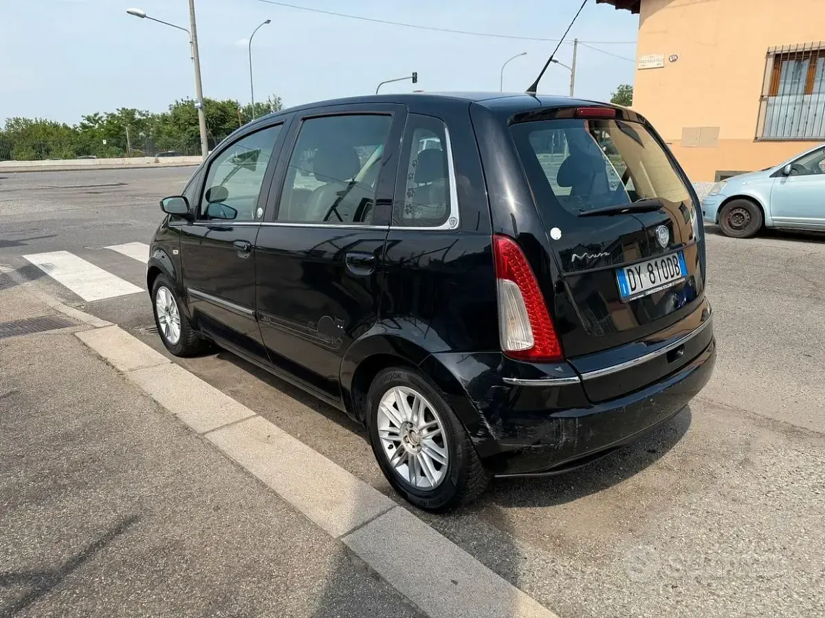 Usata Lancia Musa 77 CV (56 kW) 2009 Nero Monovolume