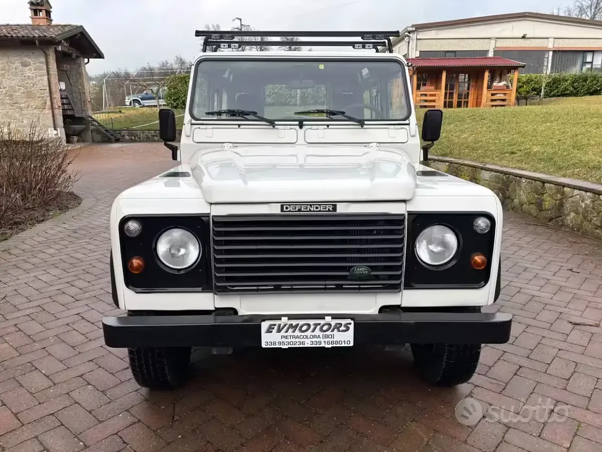 Usata Land Rover Defender 113 CV (83 kW) 1996 SUV