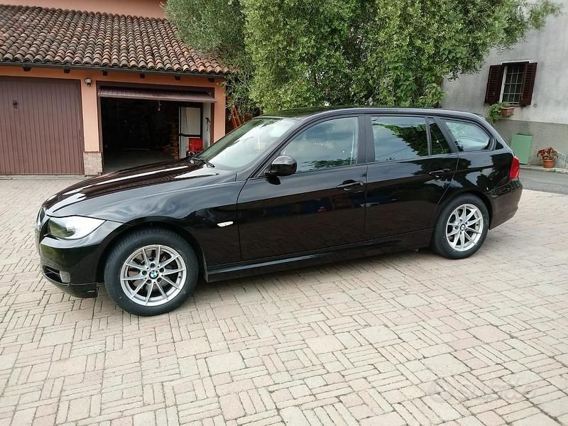 Usata BMW 318 2010 Nero Station wagon
