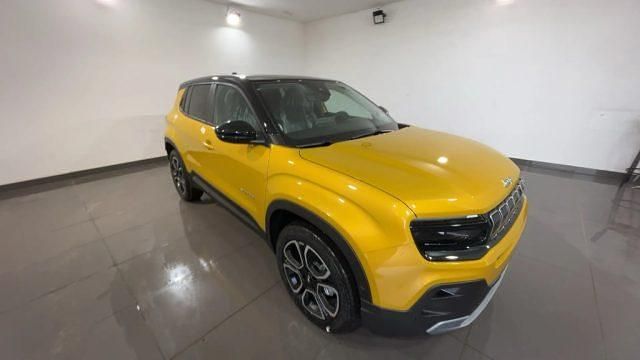 Nuova Jeep Avenger Summit 101 CV (74 kW) 2025 Oro SUV