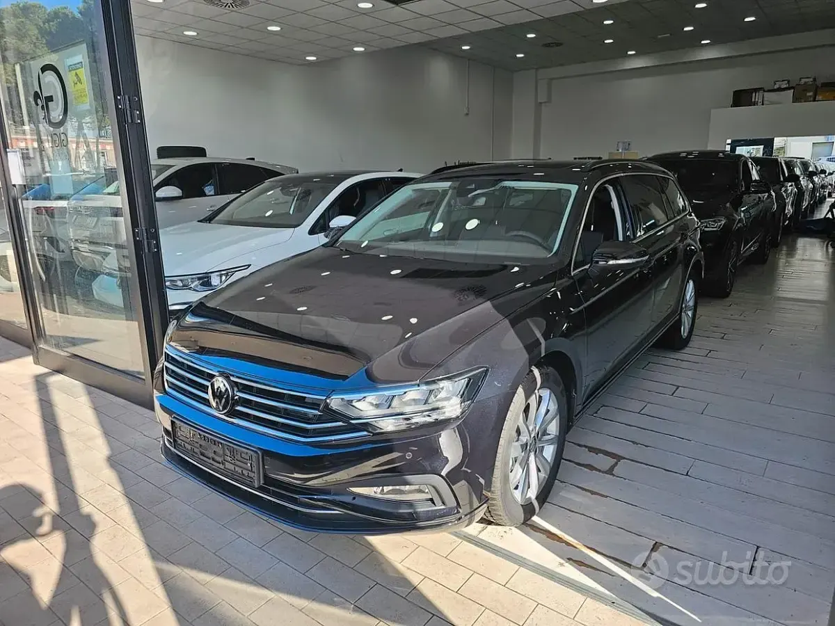 Usata VW Passat S 150 CV (110 kW) 2023 Deep black Station wagon