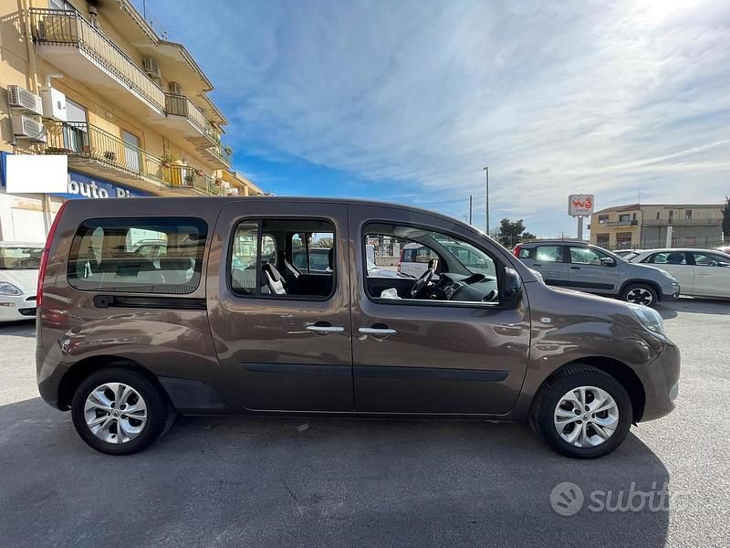 Usata Renault Kangoo 110 CV (80 kW) 2018 Marrone Monovolume