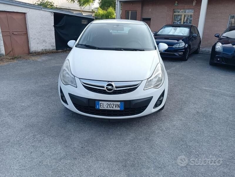 Usata Opel Corsa 75 CV (55 kW) 2012 Bianco Berlina