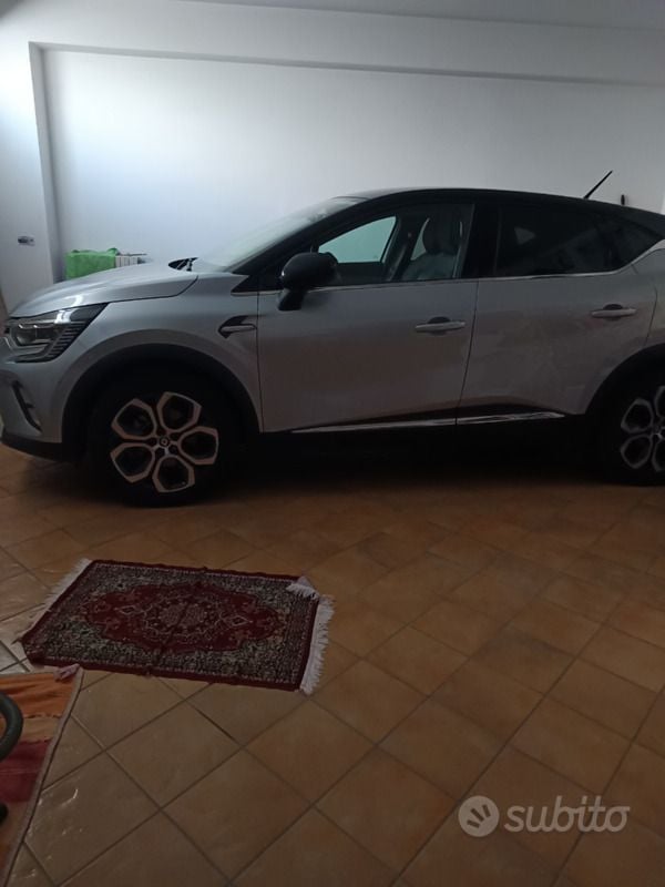 Usata Renault Captur 143 CV (105 kW) 2022 Grigio SUV