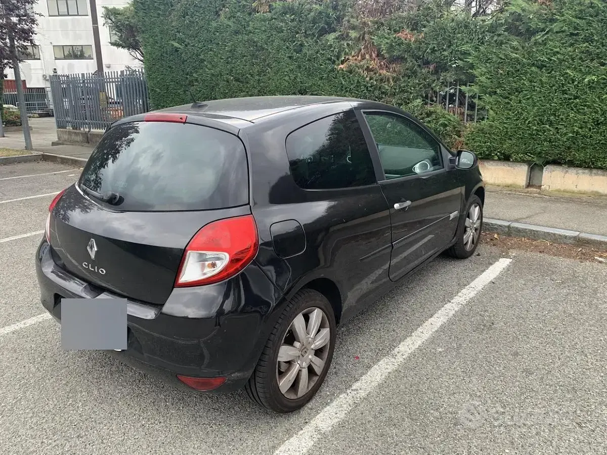 Usata Renault Clio III Dynamique 85 CV (62 kW) 2010 Nero Berlina
