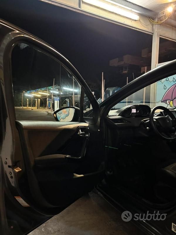 Usata Peugeot 208 Active 82 CV (60 kW) 2012 Grigio Utilitaria