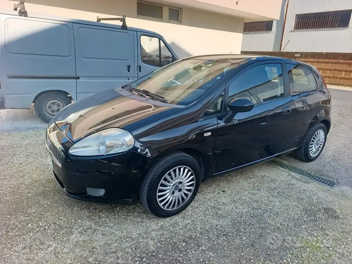 Usata Fiat Punto 77 CV (56 kW) 2007 Nero Utilitaria